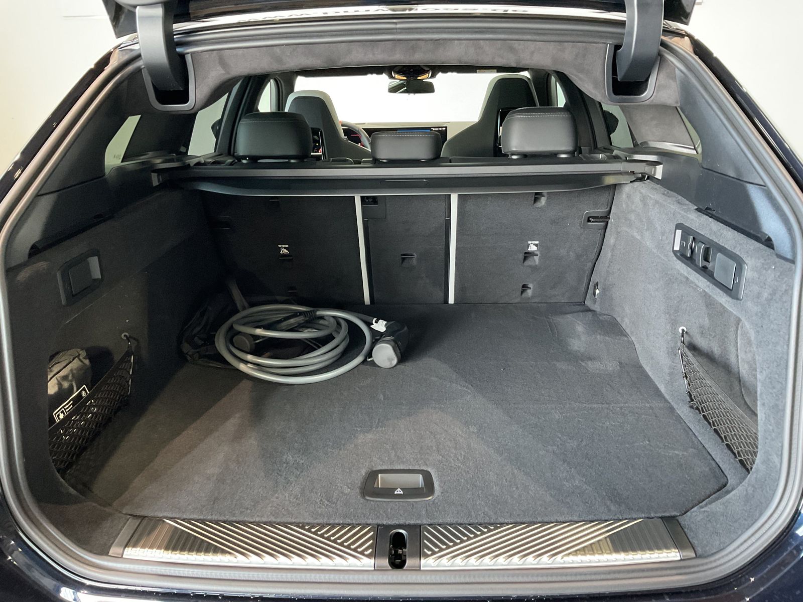 Fahrzeugeinzelansicht 14 Fahrzeugabbildung BMW M5 Touring Ultimate Package, Anhängerkupplung