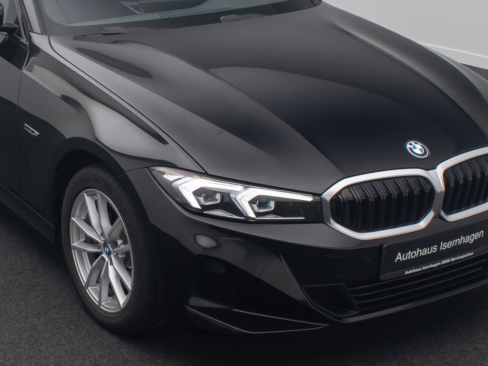 Fahrzeugabbildung BMW 320e Widscreen DAB Cockpit+ PDC GeschwindigReg