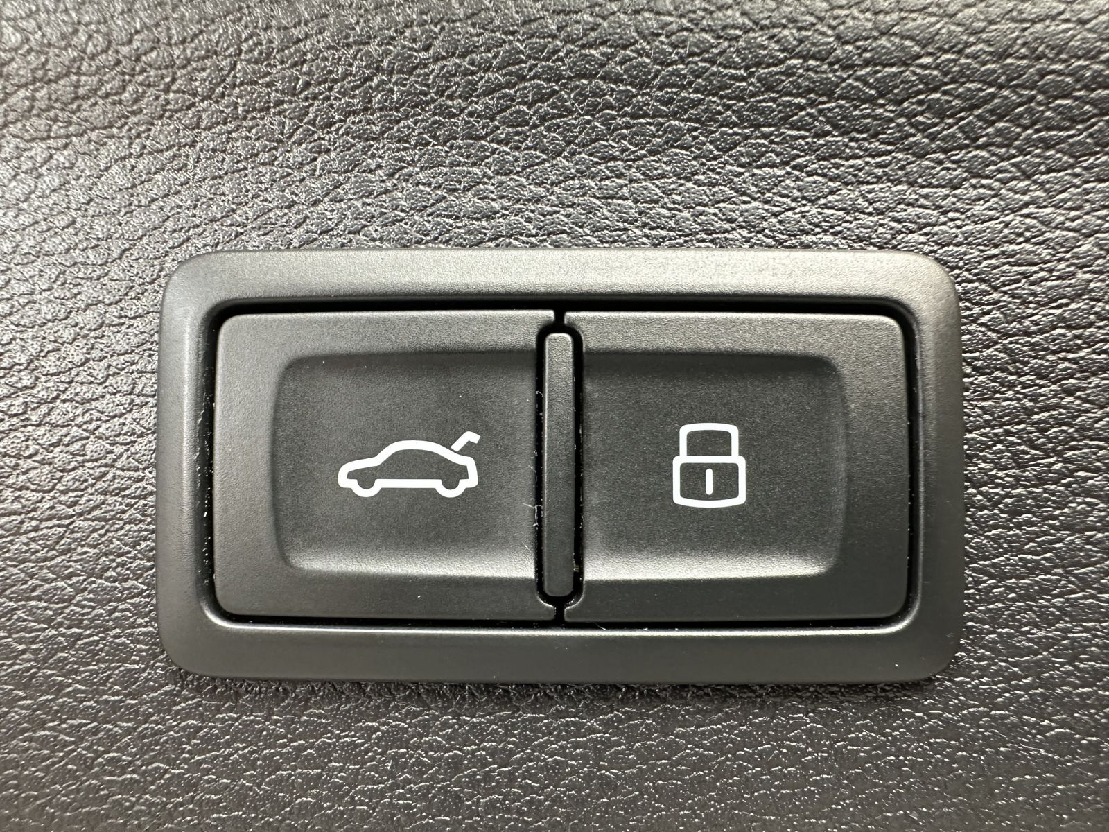 Fahrzeugabbildung Audi Q3 40 TFSI Qu S-Line Black NAV+LED+AHK+ACC+19ZO