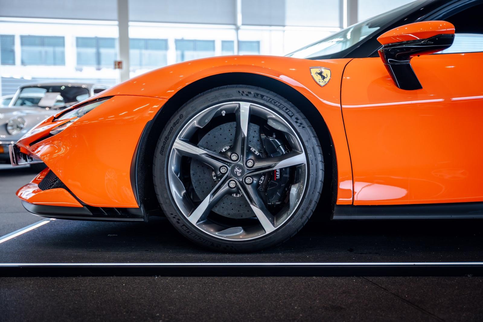 Ferrari SF90 Stradale*Lift*JBL*Carbon*Passenger-Display*