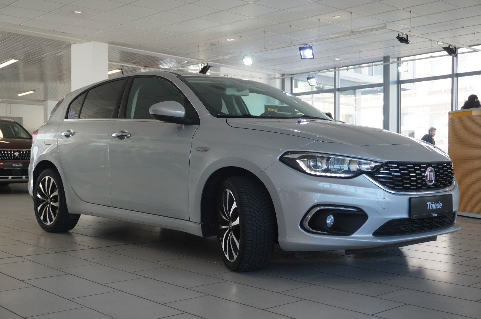 Fahrzeugabbildung Fiat Tipo 1.6D LIM. LOUNGE NAVI/LED/KAMERA/SHZ/TEMP.