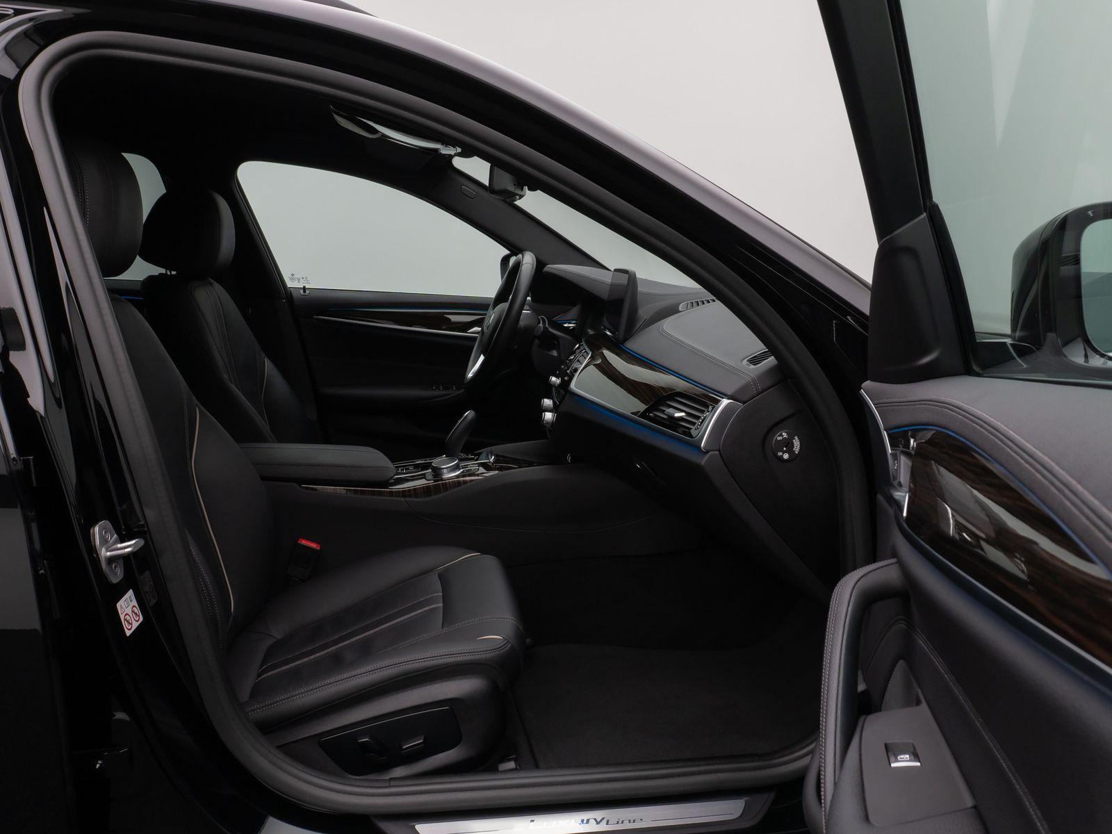 Fahrzeugabbildung BMW 530e Luxury Line Kamera DAB WLAN ACC Alarm LED