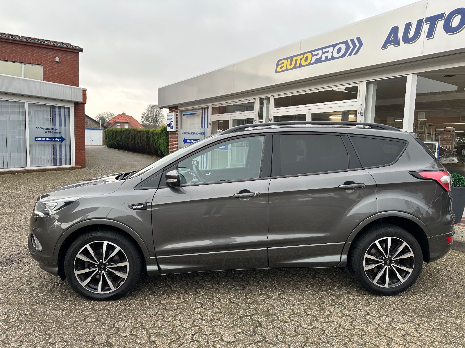 Fahrzeugabbildung Ford Kuga 1.5 EcoBoost ST-Line Navi/BiXenon/Sound/SHZ