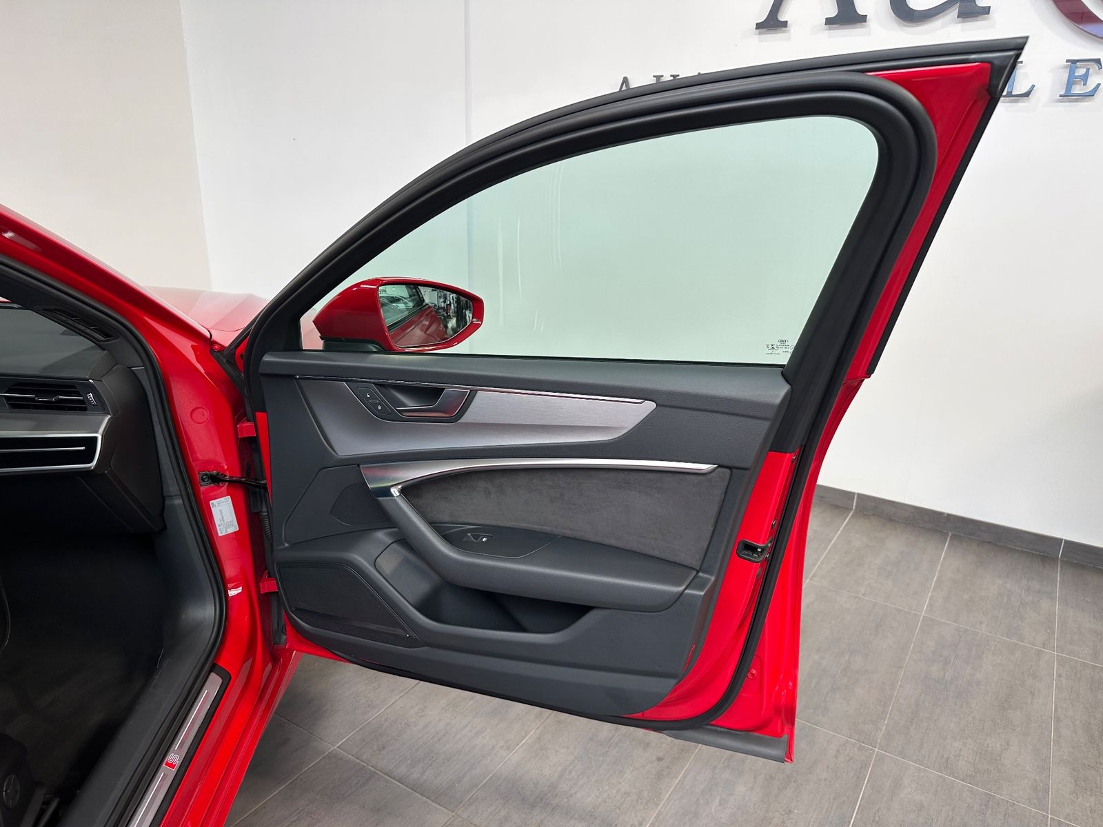 Fahrzeugabbildung Audi A6 Avant 3.0 TDI Qu S-Line NAV+LED+PANO+KAM+ACC