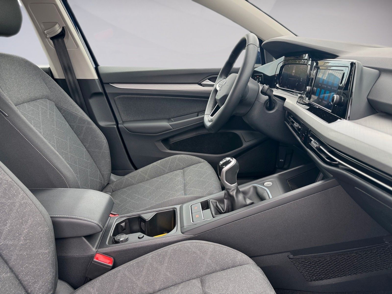 Fahrzeugabbildung Volkswagen Golf VIII Lim. Life 1.5 TSI