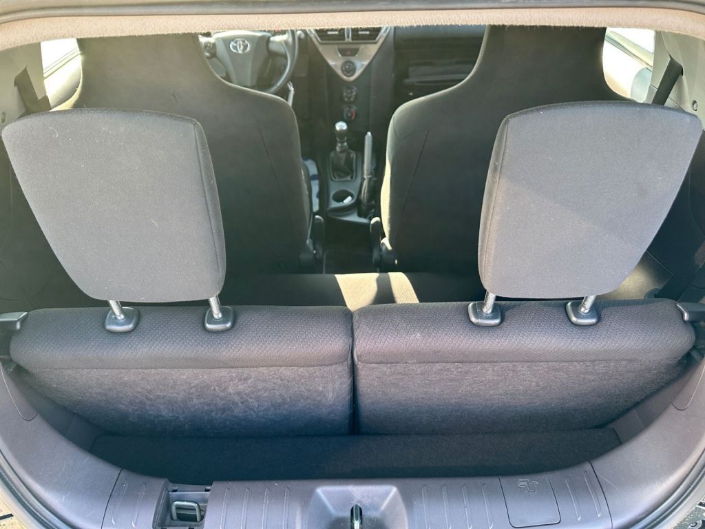Fahrzeugabbildung Toyota IQ 1.0