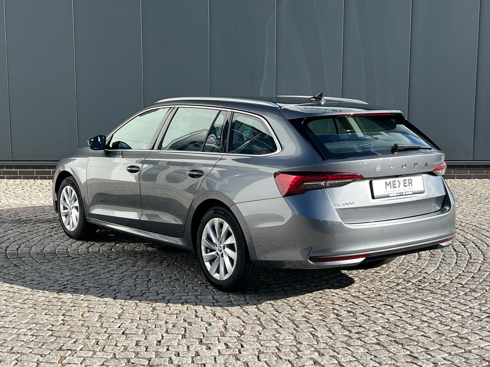 Fahrzeugabbildung SKODA Octavia Combi Selection 1.5 TSI mHEV DSG *LED, S