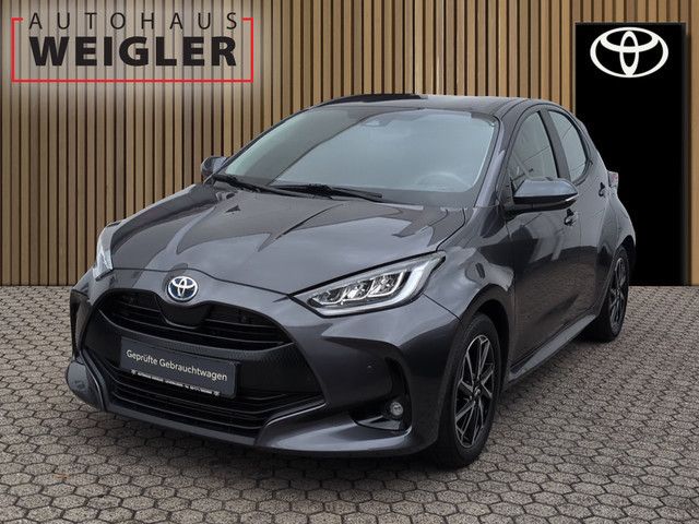 Toyota Yaris Yaris Hybrid Team Deutschland kaufen bei Autohaus Weigler Leverkusen