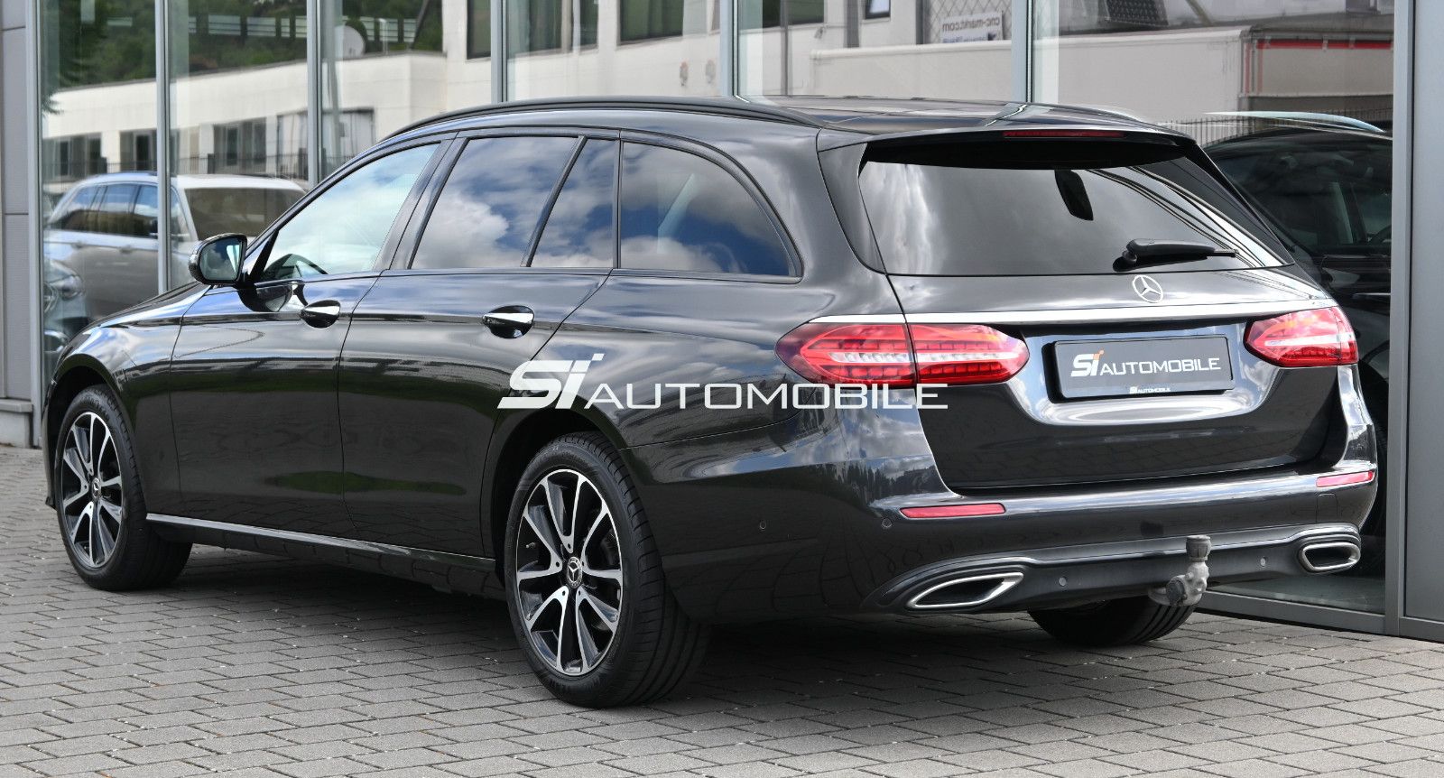 Fahrzeugabbildung Mercedes-Benz E 200 4Mat. T NIGHT °ACC°AHK°BURM°HUD°STANDHEIZ°