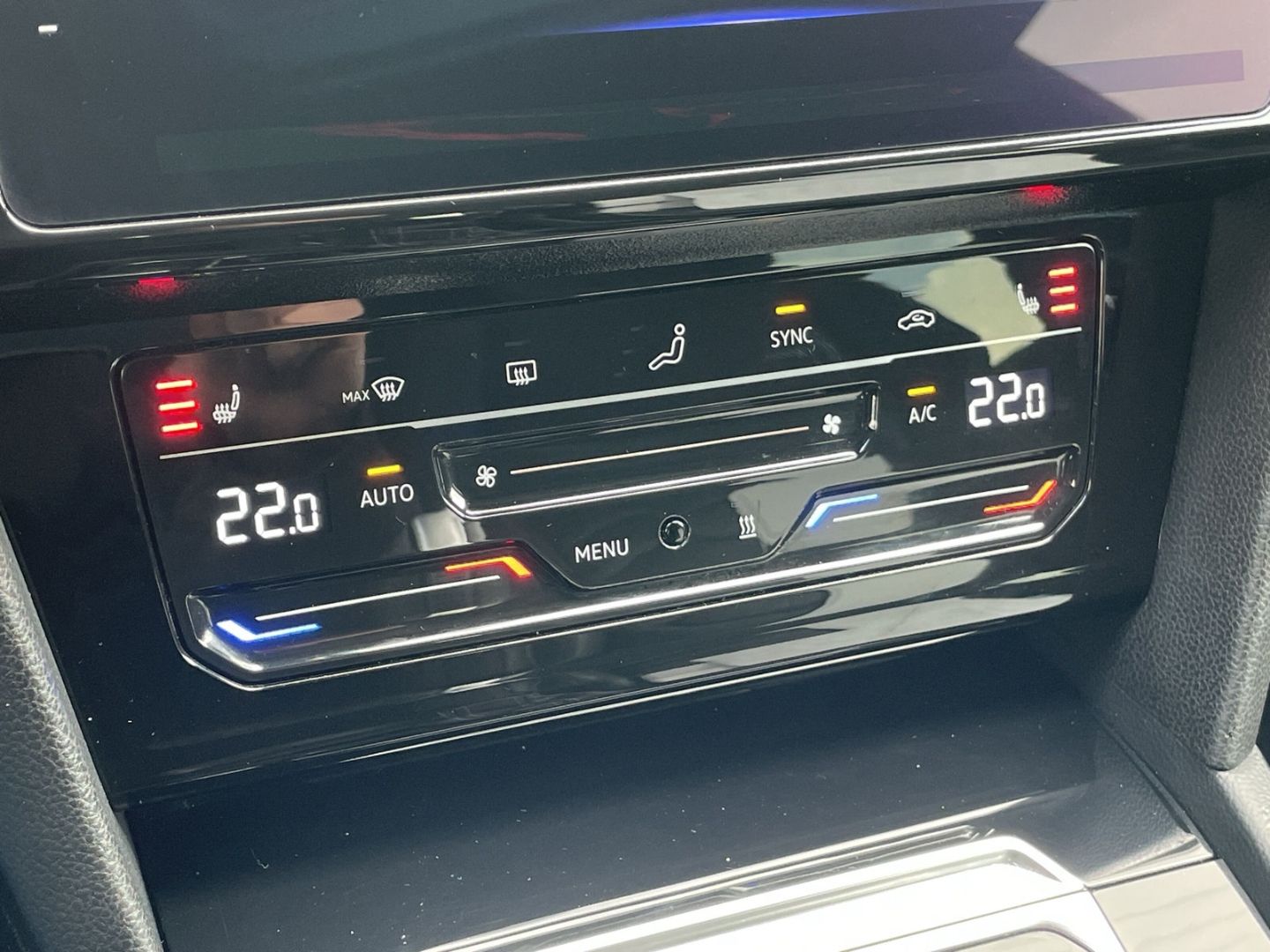 Arteon 2.0TSI DSG 4Motion R-Line Pano/AHK/Kamera