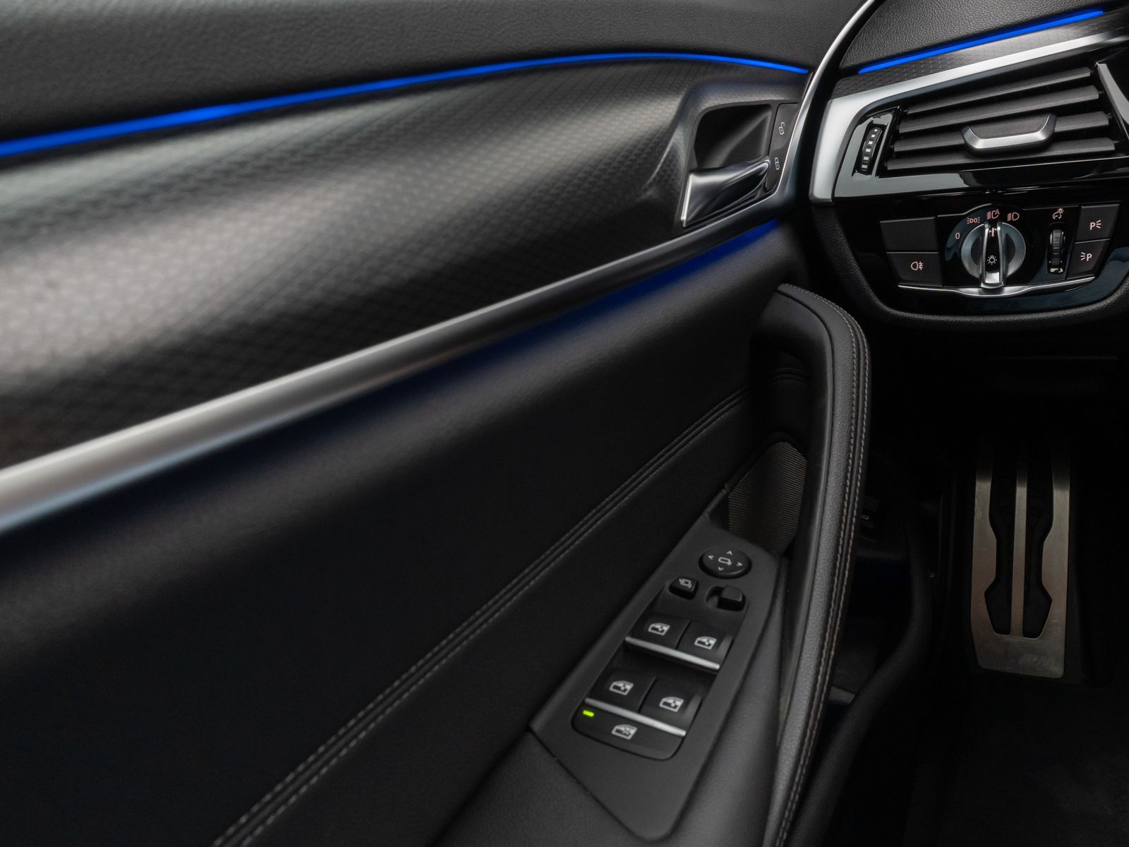 Fahrzeugabbildung BMW 530d  xD M Sport Kamera Laser HUD DAB H/K 20Zoll