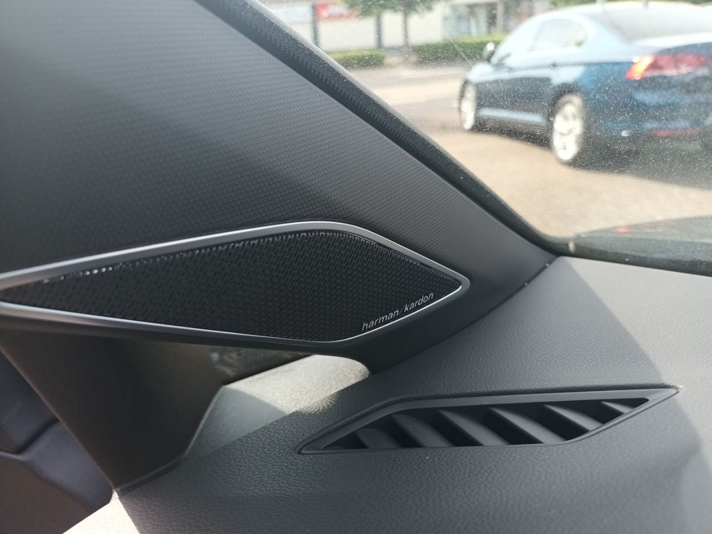 Volkswagen Golf VIII R 4Motion 2.0 TSI Ausparkassistent Sou foto 21
