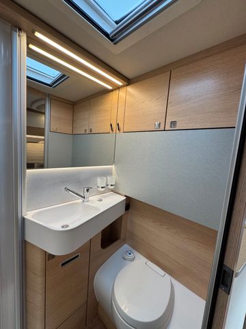 HYMER / ERIBA / HYMERCAR B MC T 580-Mercedes-Autom-LED Scheinw-Distron