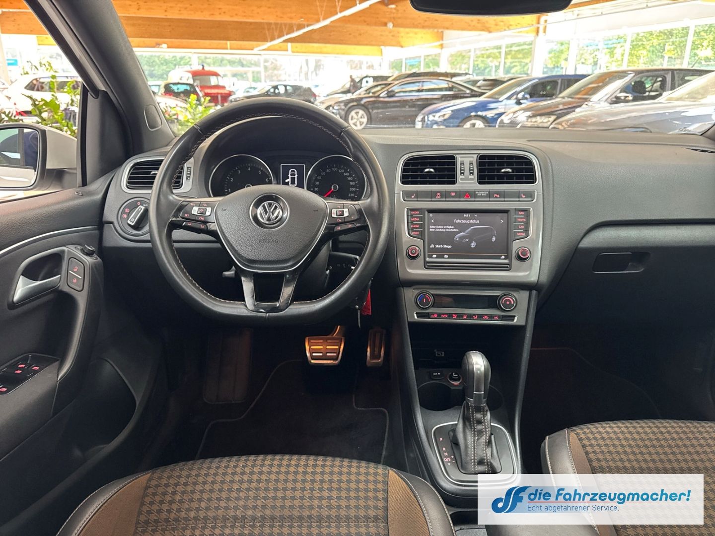 Fahrzeugabbildung Volkswagen Polo V Original 1.2TSI DSG Pano Kamera Navi LED
