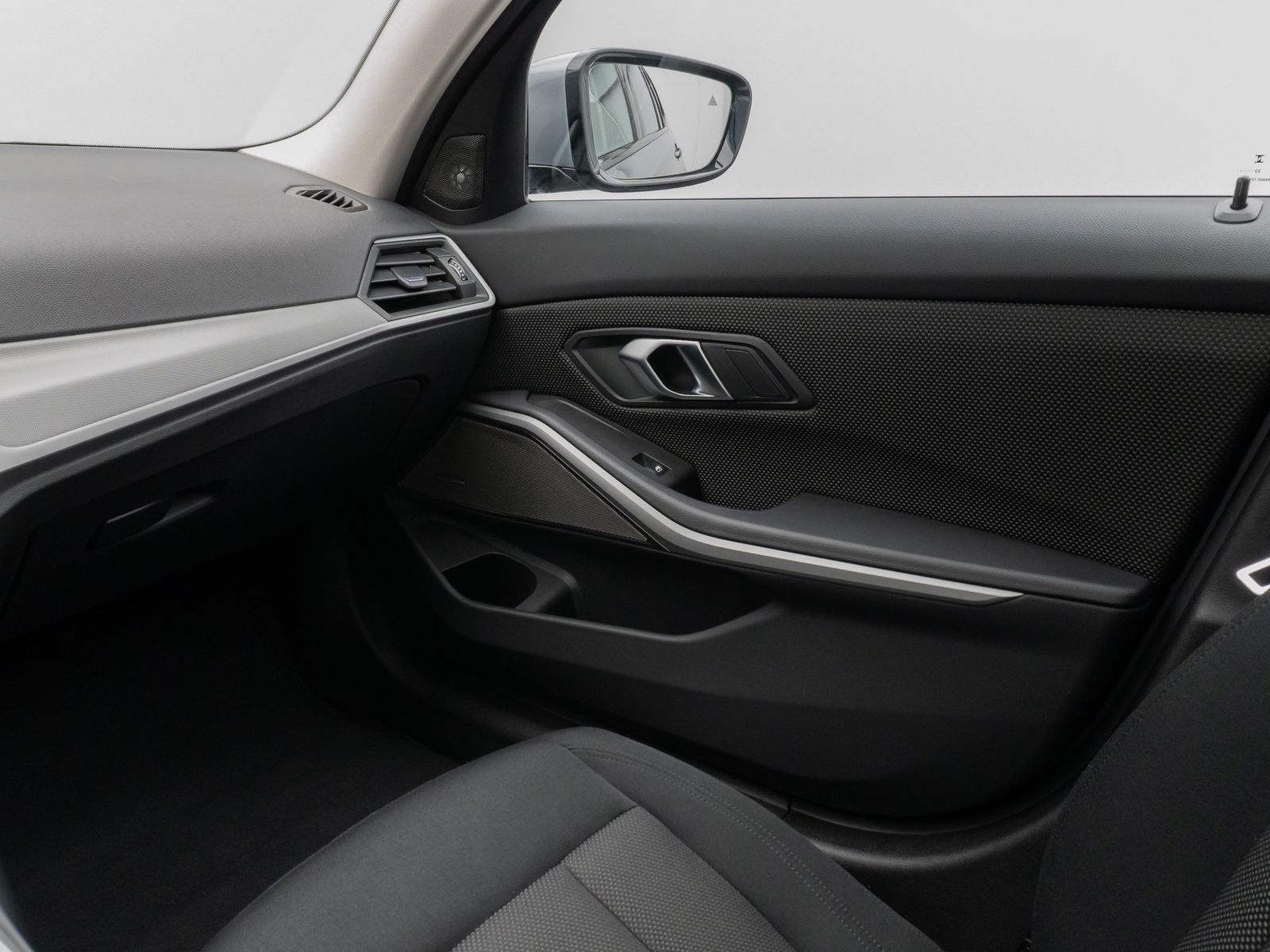 Fahrzeugabbildung BMW 320d Panorama DAB H/K Lordos Stop&Go PDC LED