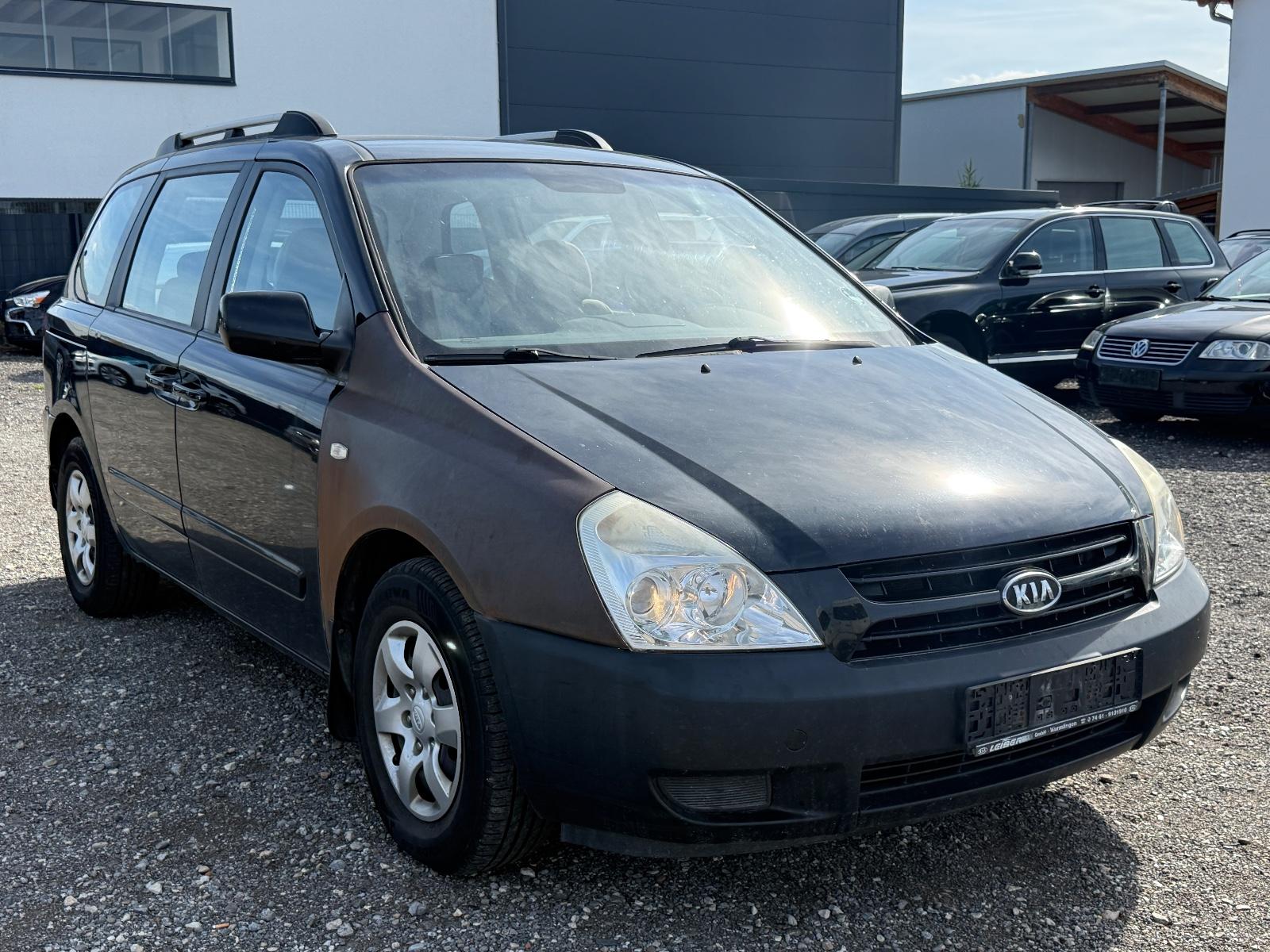 Kia Carnival 2009 — rear view