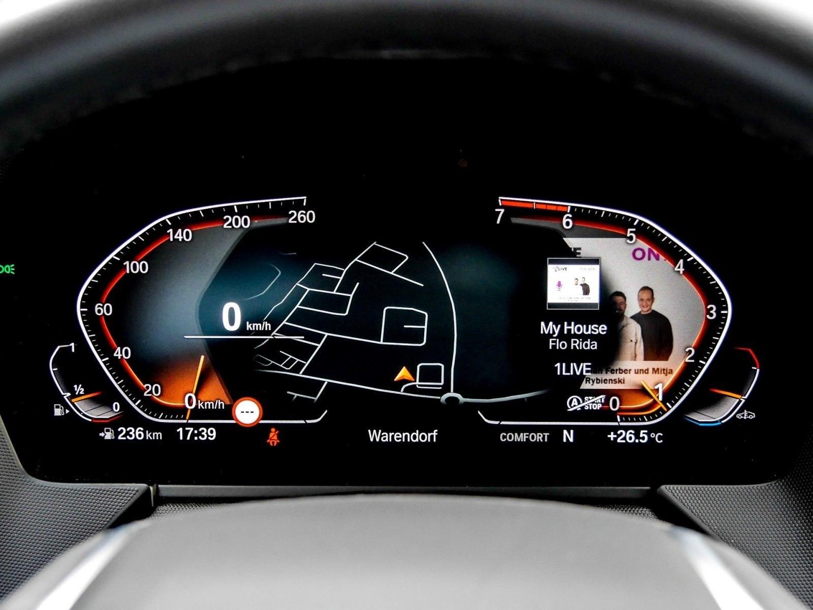 BMW 118i PANO NAVI LED PDC V+H DAB Tempomat Klima