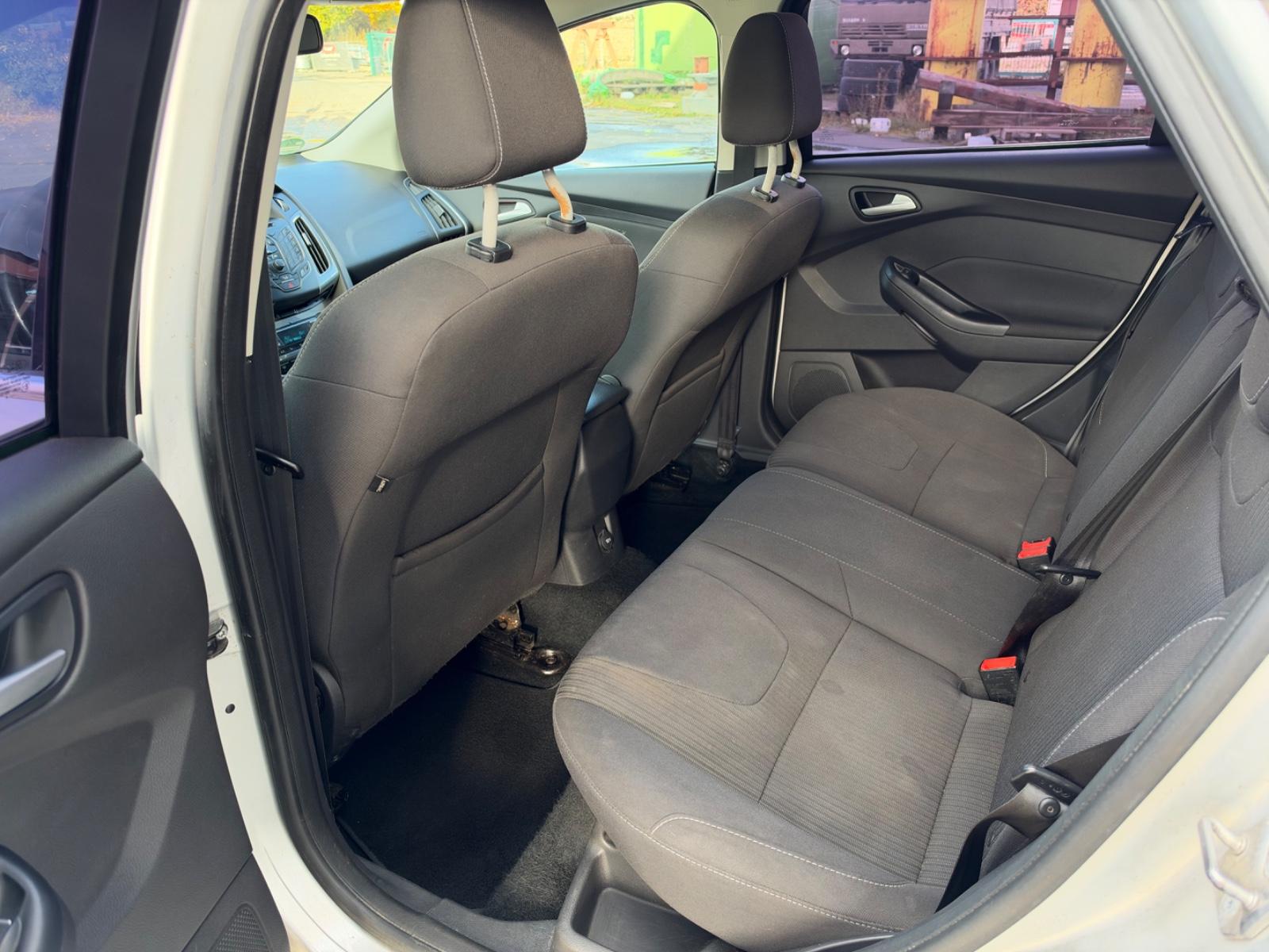 Ford Focus 2014 — photo 10