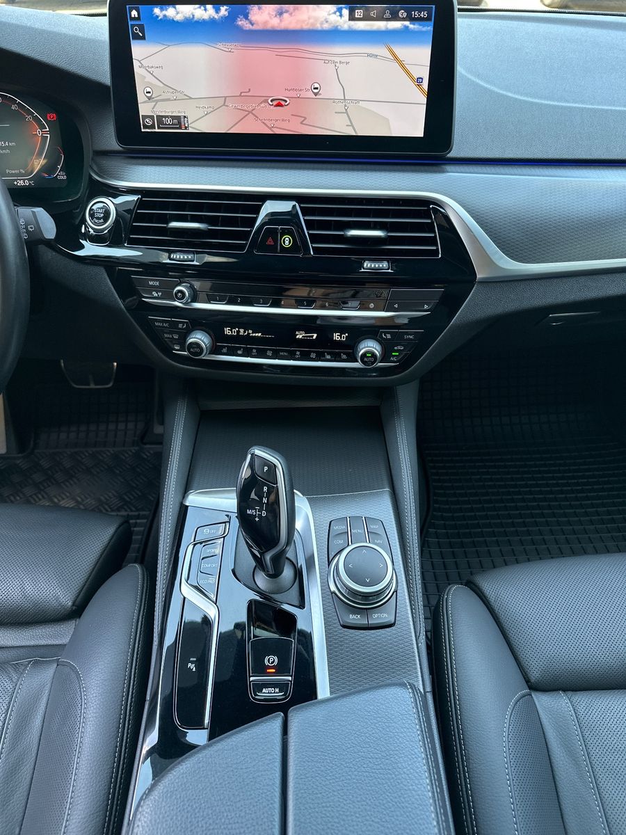 Fahrzeugabbildung BMW 520d Touring M-Sport NAV+LED+PANO+AHK+STHZG