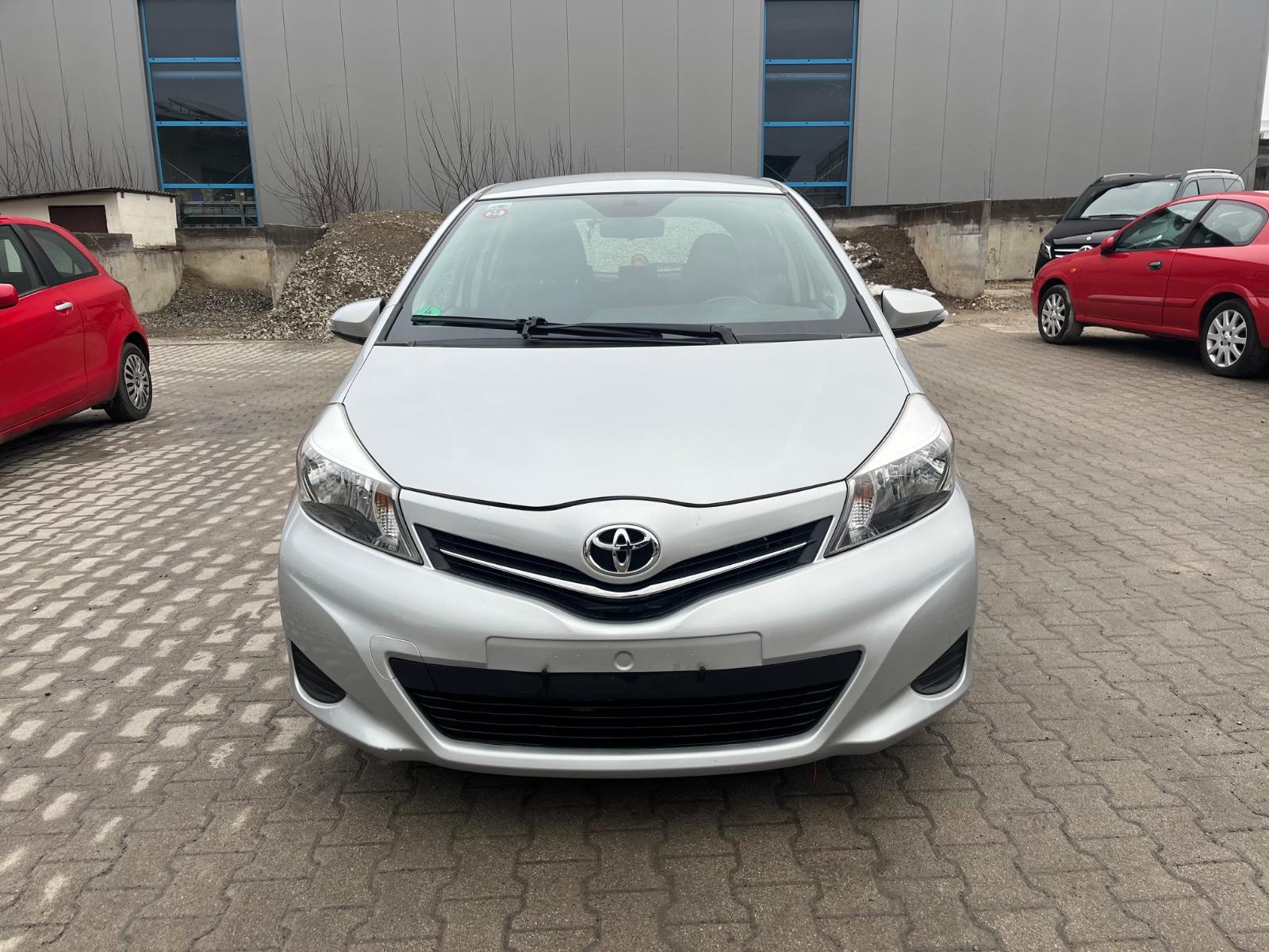 Toyota Yaris Life Automatik 8 fach bereift