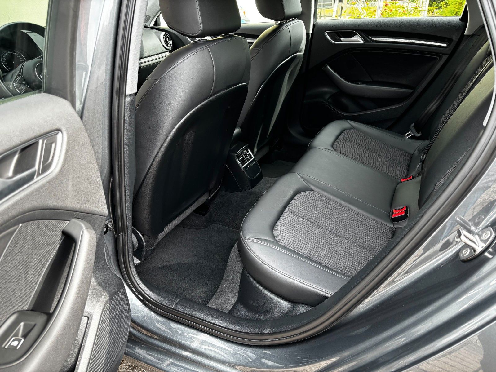 Audi A3 2,0TDI Sportback design/LED/Navi/SHZ/PDC/Temp foto 25
