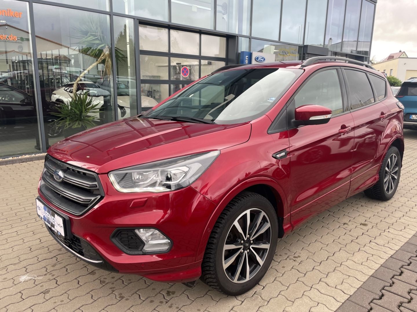 Fahrzeugabbildung Ford Kuga ST-Line elek Heckkl SHZ vo Lenkradhzg
