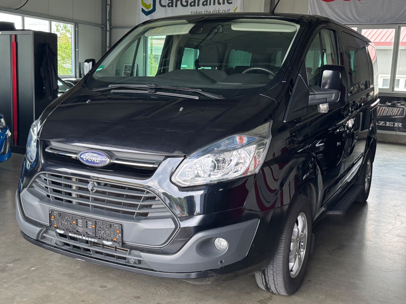Ford Tourneo Custom - 1