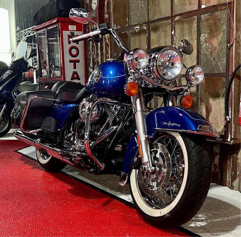 Harley-Davidson ROAD-KING FLHRC 