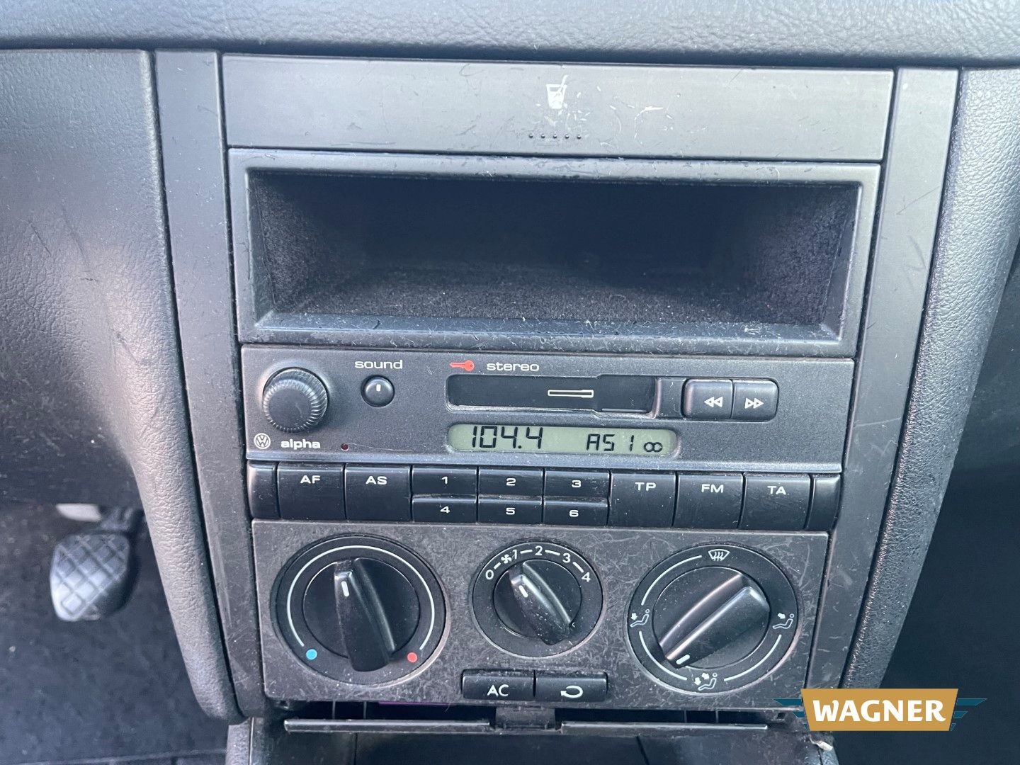 Fahrzeugabbildung Volkswagen Golf IV Edition Klima Servo TÜV 02/2027