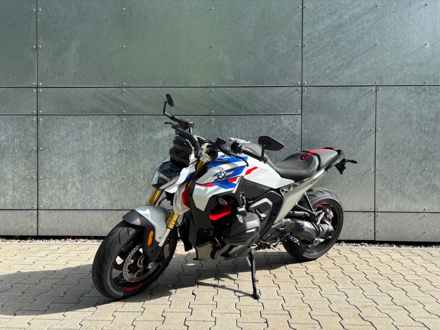 Fahrzeugabbildung BMW R 1300 R Performance