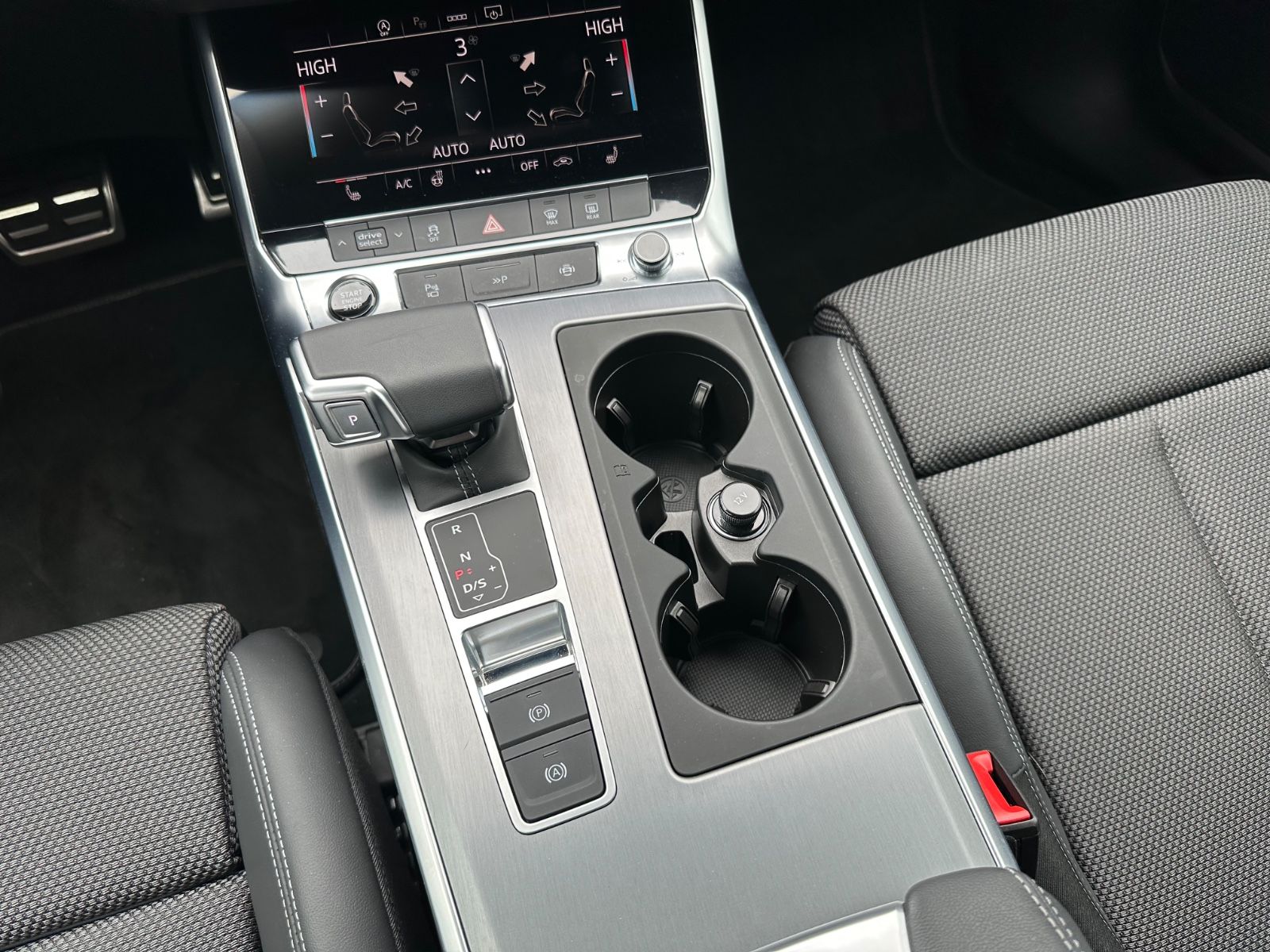 Fahrzeugabbildung Audi A6 Avant 40 TDI S line S Tronic ACC/Matrix/Navi