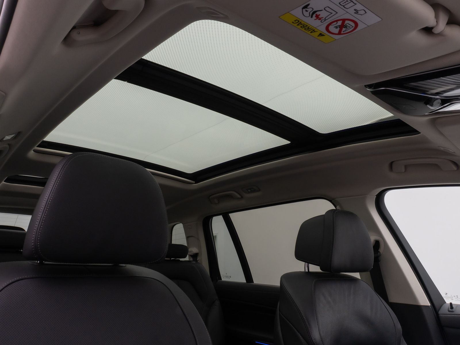 Fahrzeugabbildung BMW X7 xD40d  Panorama Kamera HUD DAB H/K SoftCl AHK