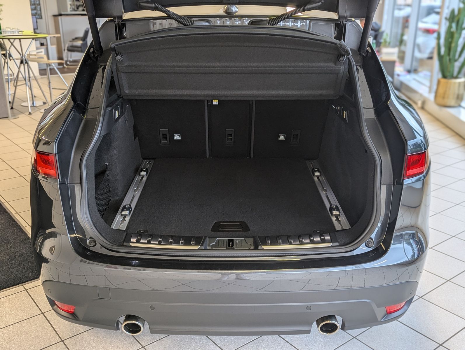 Fahrzeugabbildung Jaguar F-PACE R-Sport AWD Black LED+ PanoACC 22"