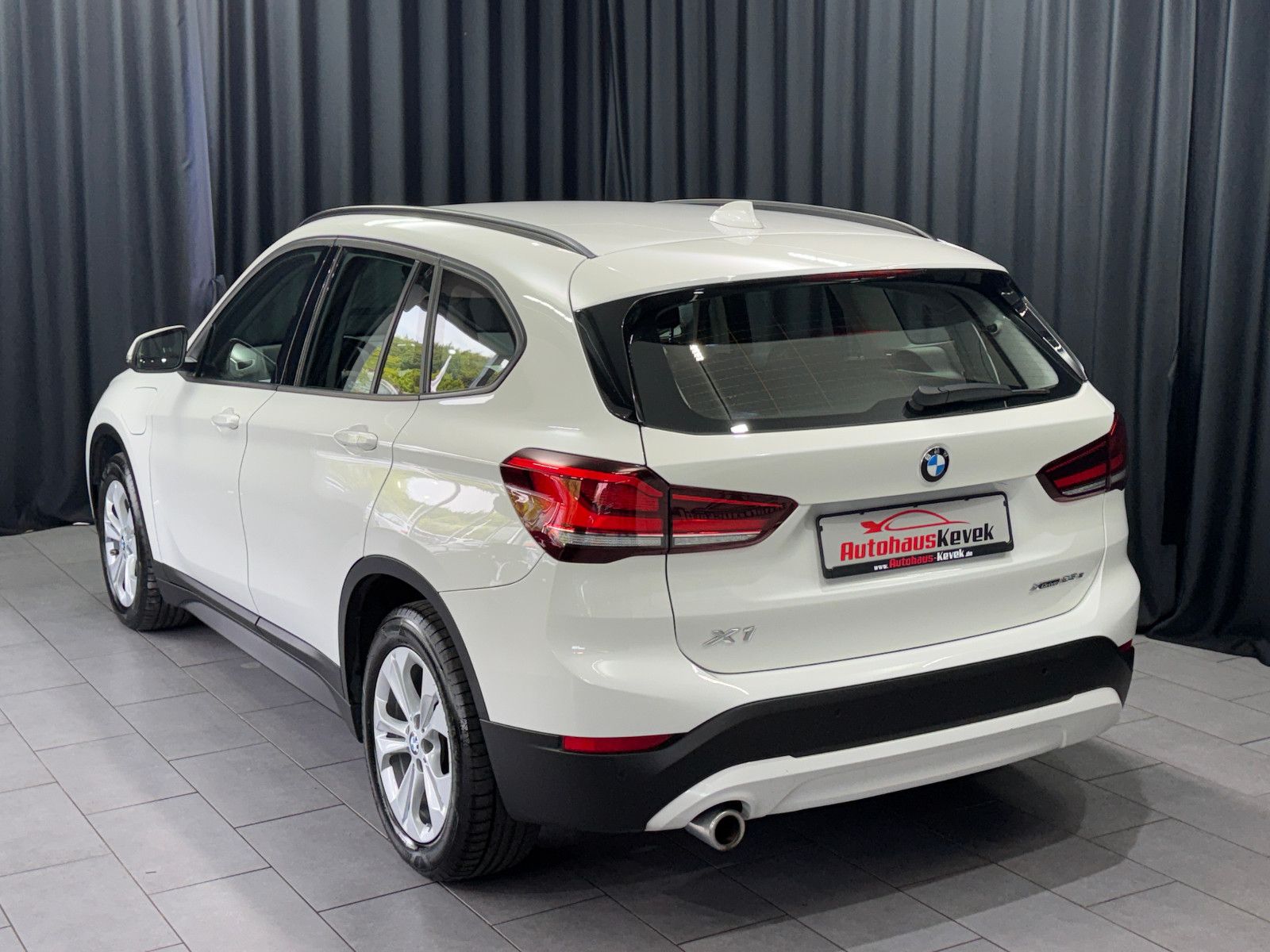 Fahrzeugabbildung BMW X1 xDrive 25e Advantage |AHK|PANO|AUTOMATIK|LED