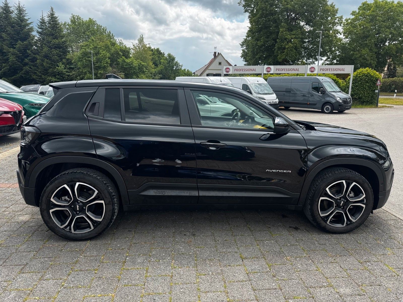 Fahrzeugabbildung Jeep AVENGER ELEKTRO 1ST EDITION NAVI KAMERA ACC
