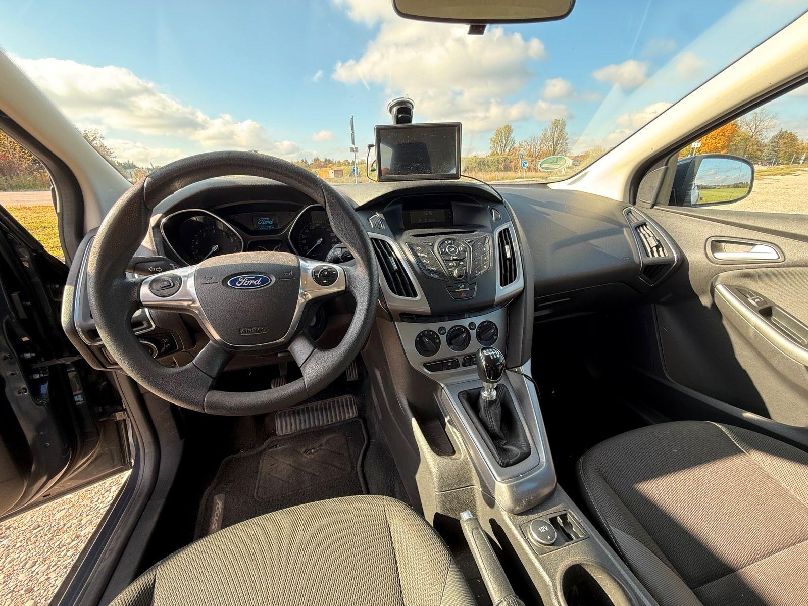 Ford Focus 2014 — photo 11