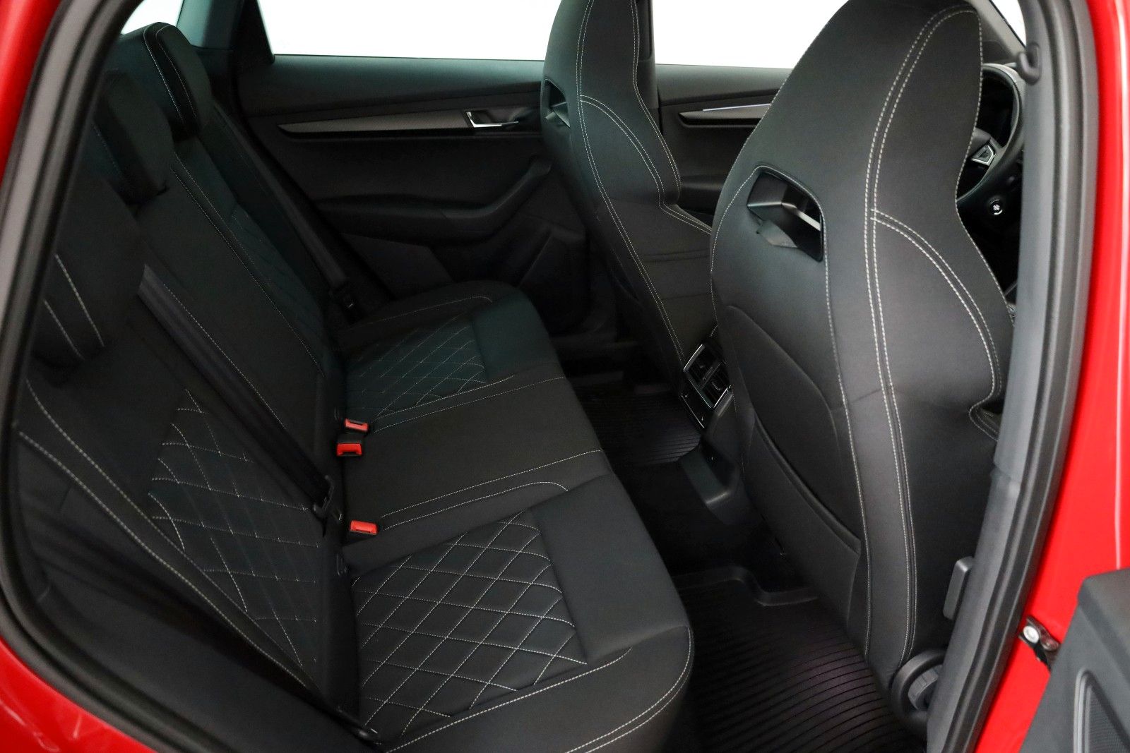 Fahrzeugabbildung SKODA Karoq Sportline 4x4 Navi,LED,Panorama,Apple CarP