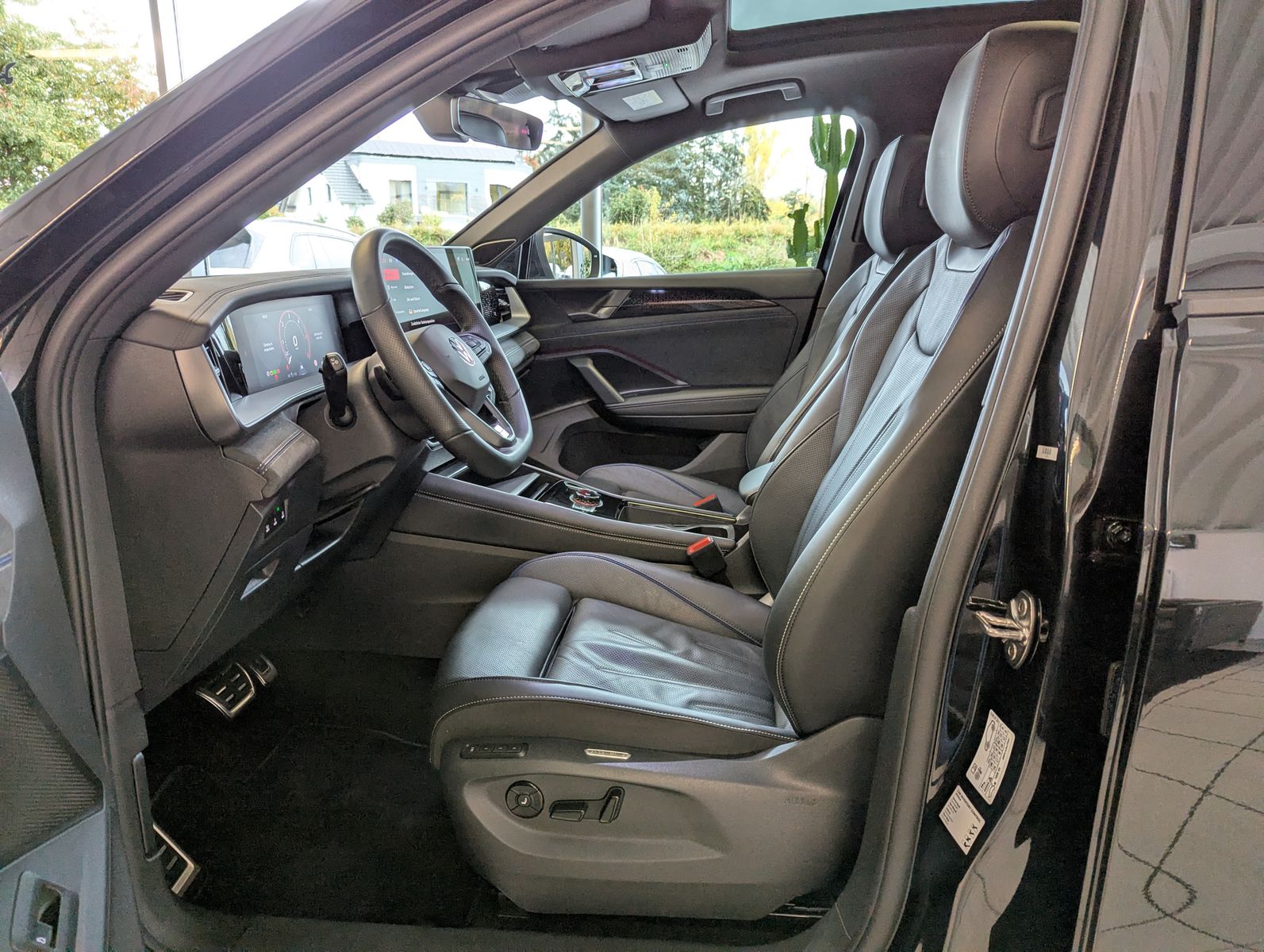 Fahrzeugabbildung Volkswagen Tayron 2.0 R-Line Leder Launch Pano Matrix AHK