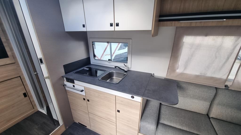 Autohaus Zimpel & Franke -  Challenger 260 neues Modell 8 Gang Automatik+Markise+Solar - Bild 9