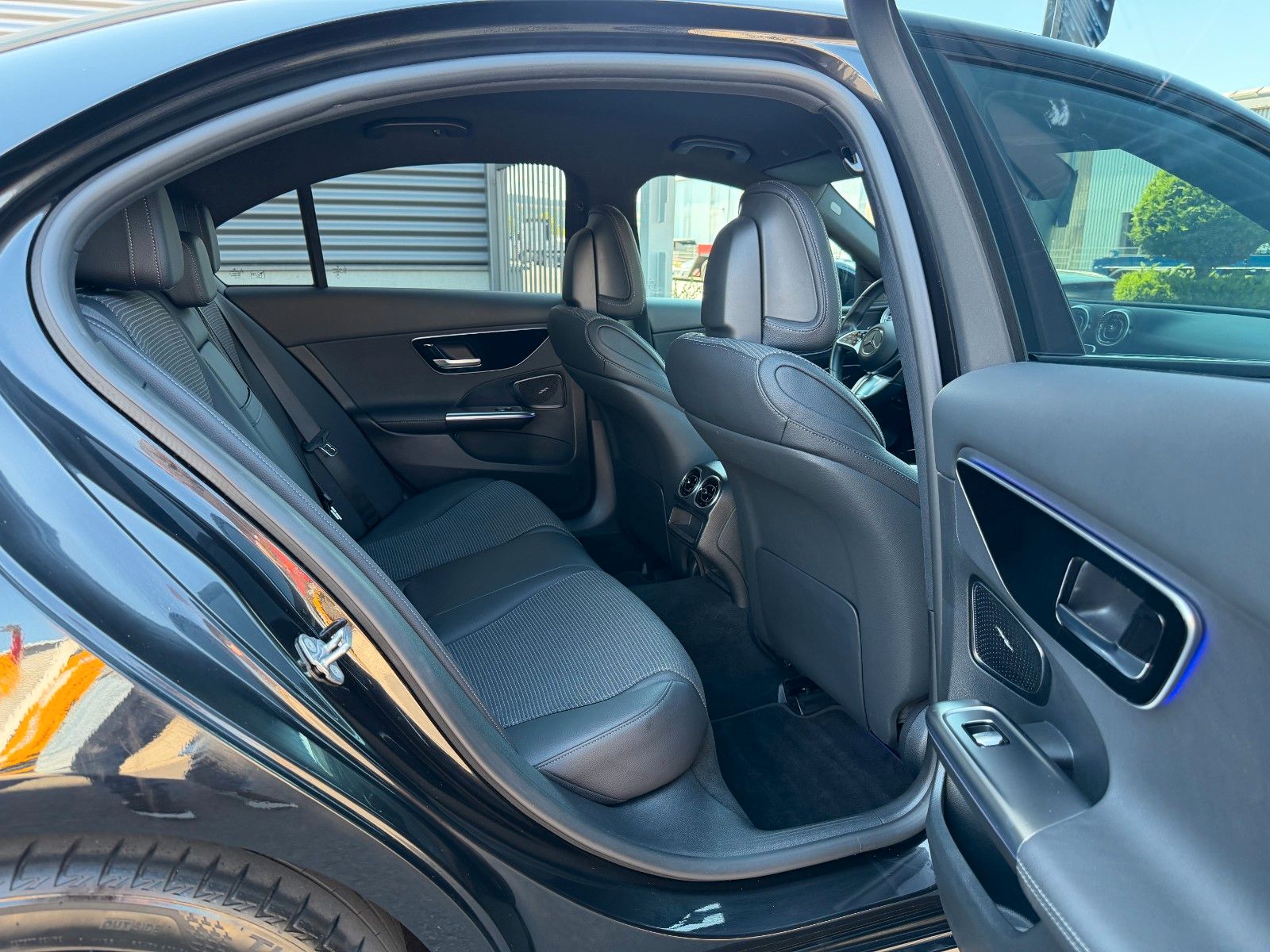 Fahrzeugabbildung Mercedes-Benz C 200 Avantgarde+Ambiente+RKamera+Memory+Night