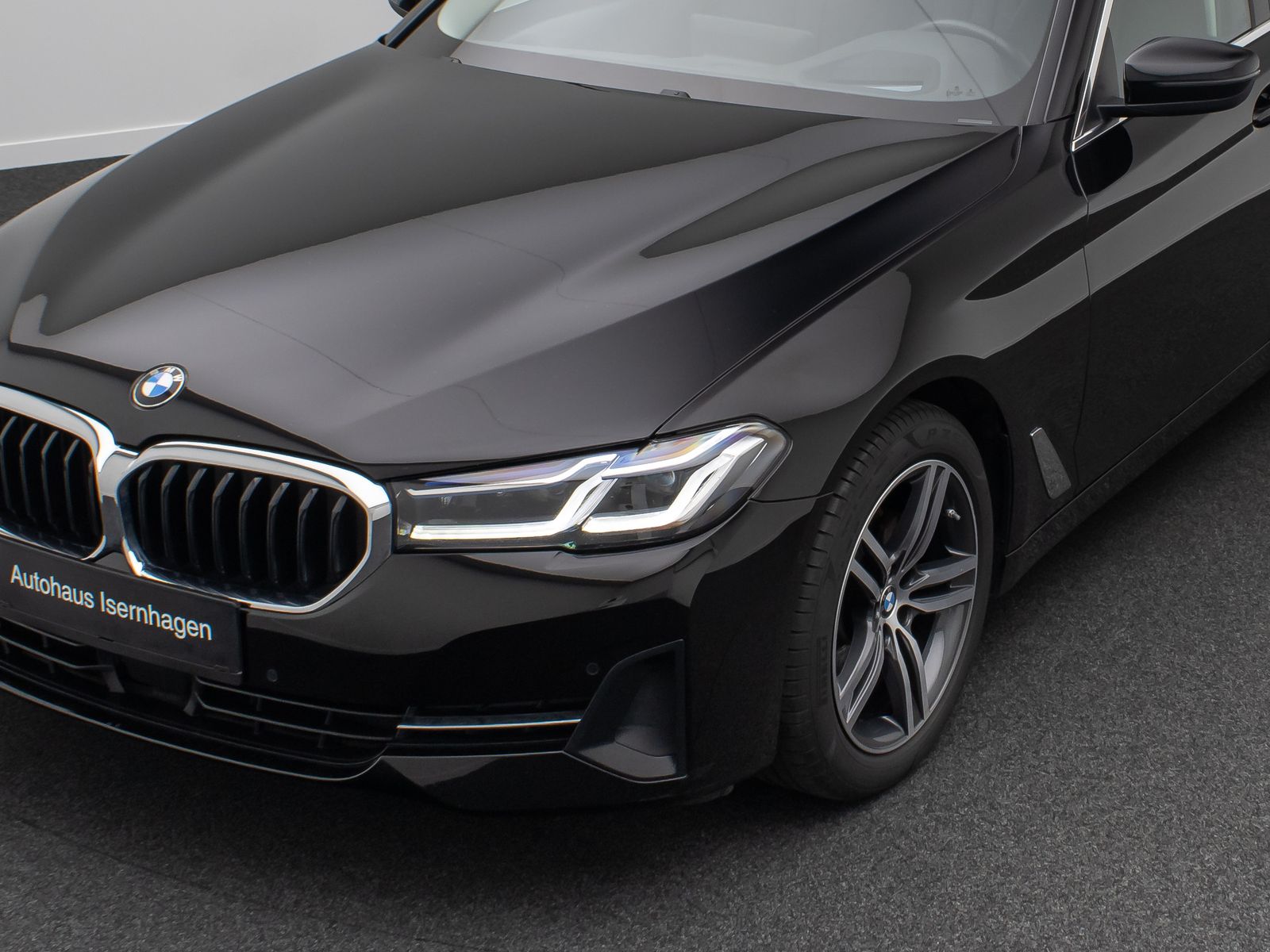 Fahrzeugabbildung BMW 520d xD Kamera HUD DAB Laser Panorama Leder 19"