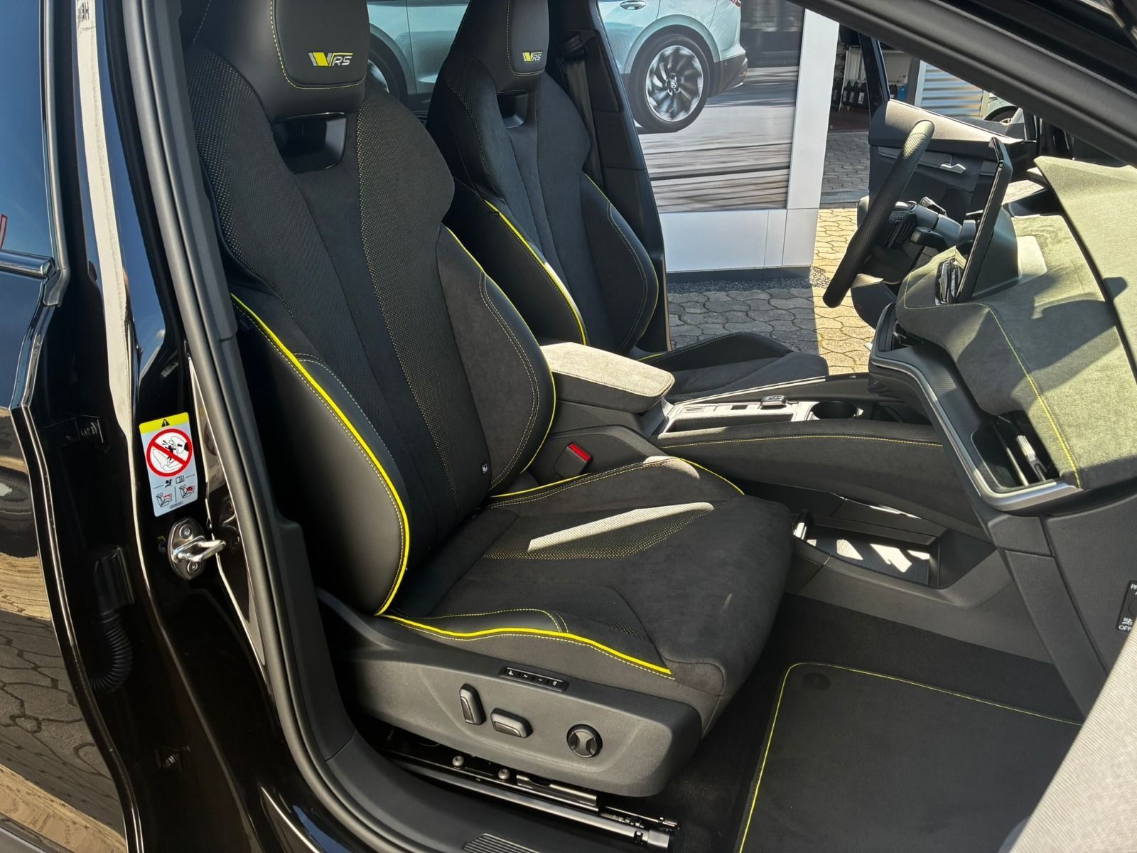 Fahrzeugabbildung SKODA Elroq RS 360°cam*AHK*21Zoll*Head-Up*Wärmepumpe