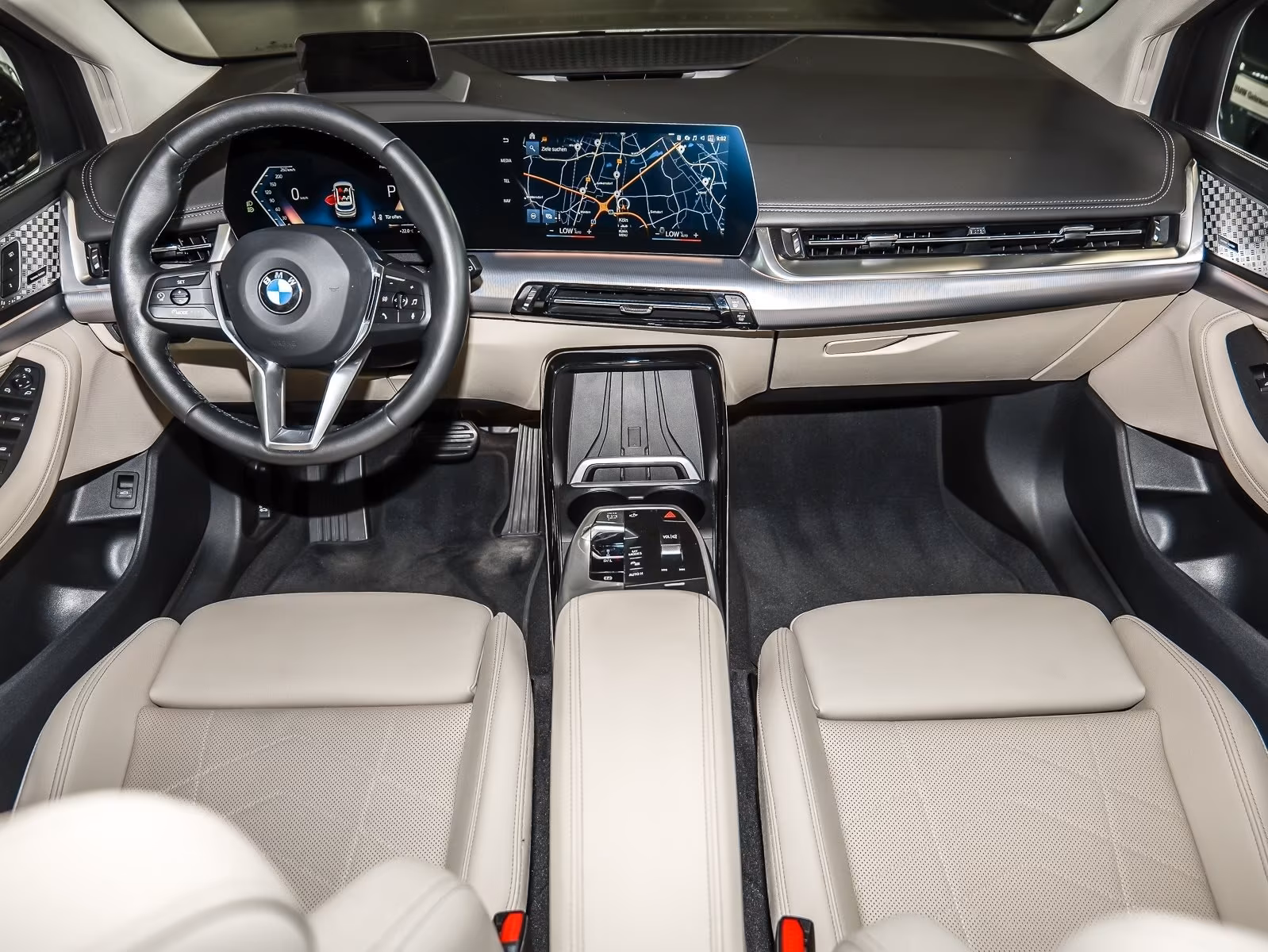 BMW 218d Active Tourer Luxury Line HUD PANO ACC AHK