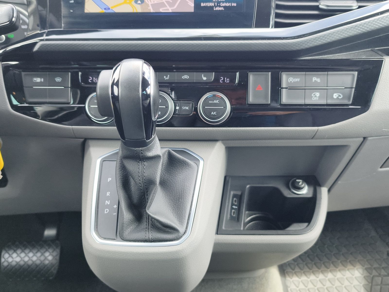 Volkswagen T6.1 Multivan California Ocean Behindertengerech foto 19