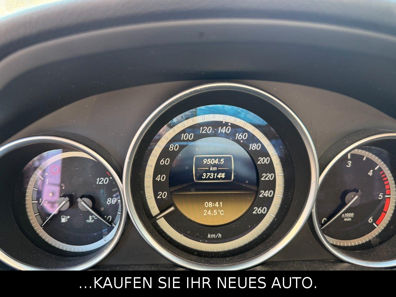 Mercedes-Benz C200 2012 — photo 9