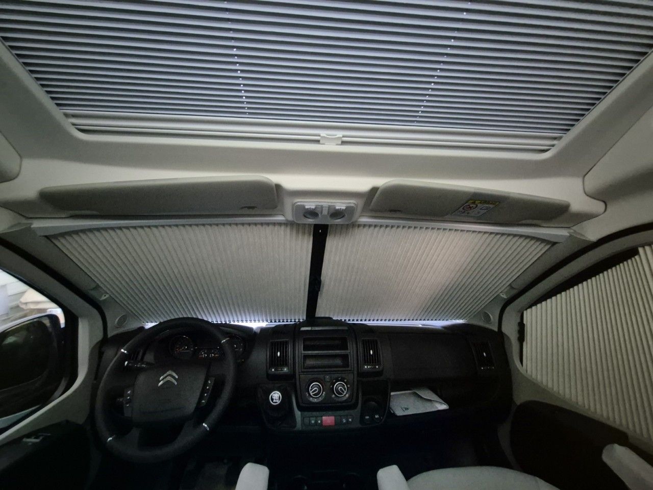 Fahrzeugabbildung LMC Innovan 600 Rahmenfenster Alufelgen Markise