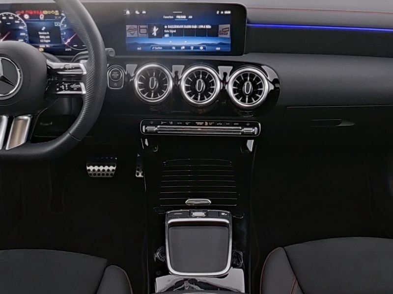 Fahrzeugabbildung Mercedes-Benz CLA 200 AMG*AHK*Pano*Distro*Totwi*360*HUD*Night*