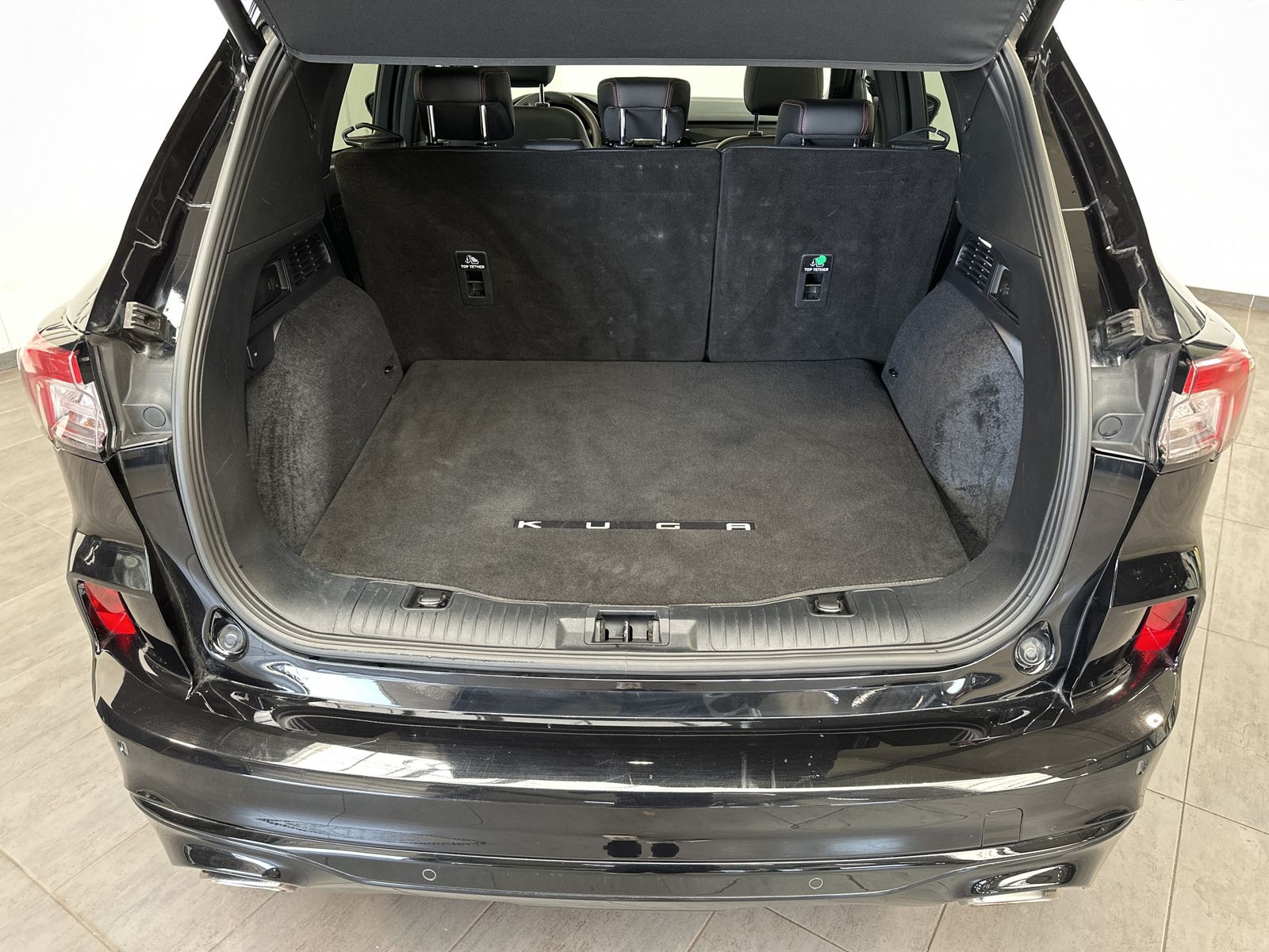 Fahrzeugabbildung Ford Kuga 2.0 EB 4x4 ST-Line X NAV+LED+AHK+B&O+PANORA