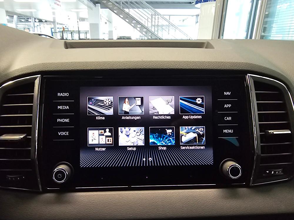 Skoda Karoq Selection AHK,Navi,ACC,Kamera,elt.Heckkl.