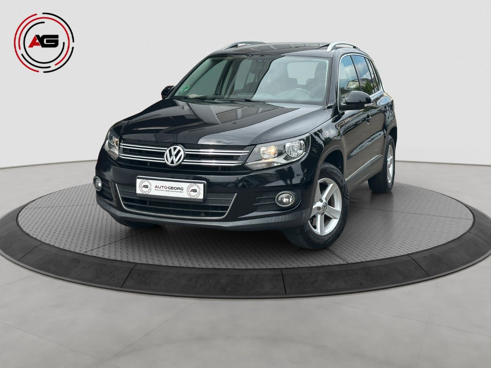 Volkswagen Volkswagen Tiguan Sport & Style BMT NAVI PANO DYNA